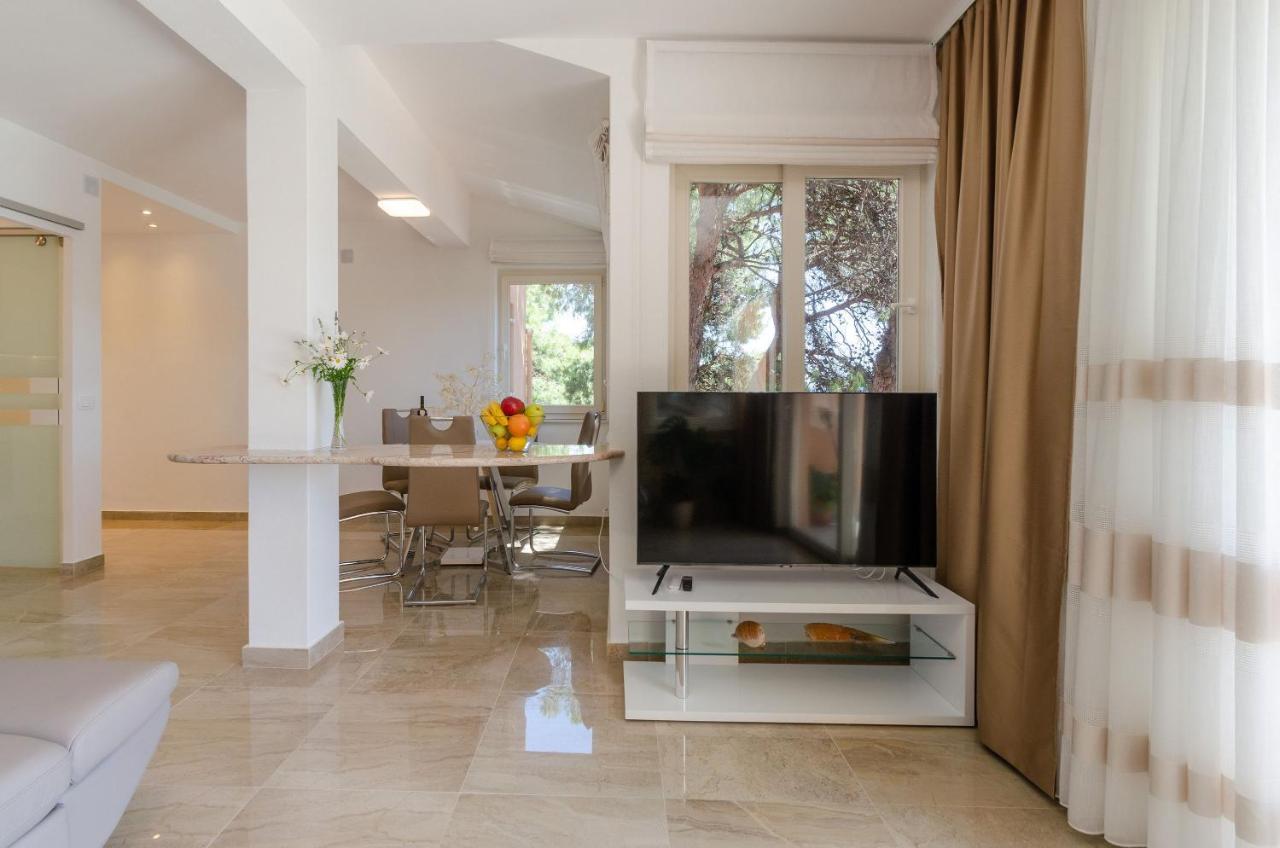 Pine Tree Apartment Zanetic Blato  Exteriér fotografie